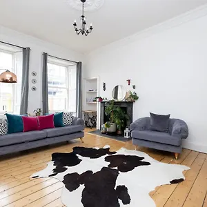 Apartment Altido Glamorous 2-bed Flat Near Castle, Edinburgh